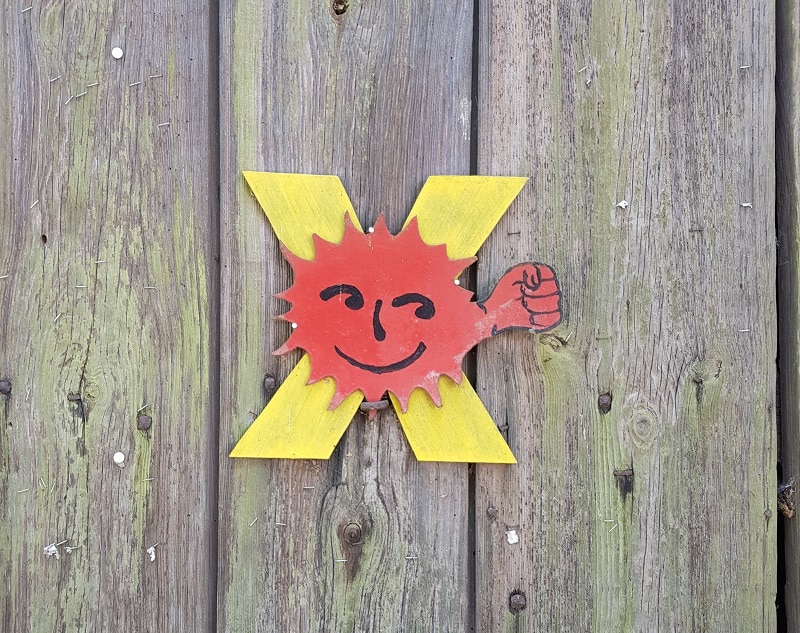 Anti-Akw-Sonne auf Holzwand